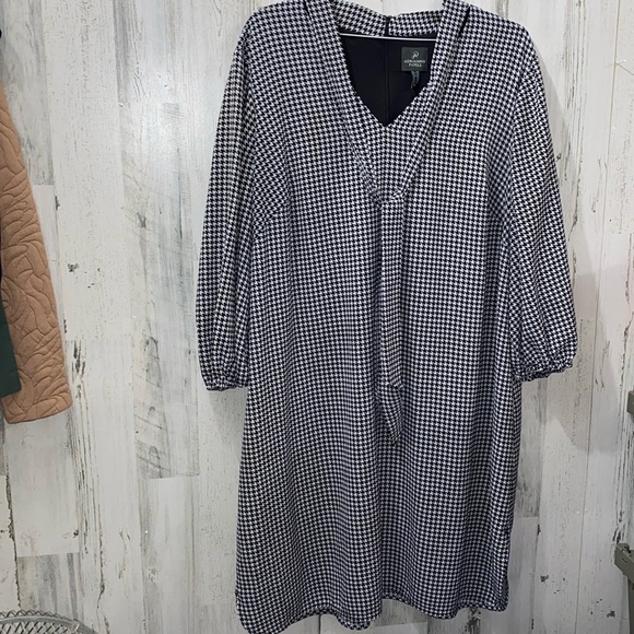 Adrianna Papell Dresses & Skirts - 1220 Adrianna Papell Dress